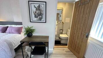 4 Schlafzimmer, Bügeleisen/Bügelbrett, WLAN, Bettwäsche