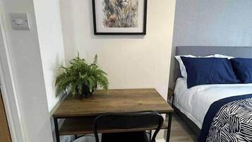 4 bedrooms, iron/ironing board, WiFi, bed sheets