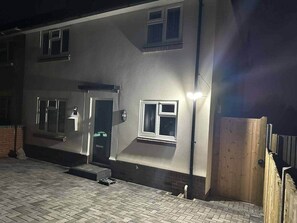 Exterior - Contractor &Leisure stay.4BR all en-suite +Parking (Portsmouth)