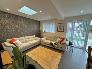TV - Contractor &Leisure stay.4BR all en-suite +Parking (Portsmouth)