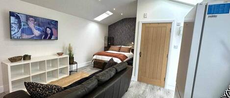 1 chambre, fer et planche à repasser, Wi-Fi, draps fournis