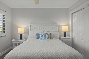 Tabla de planchar con plancha, wifi gratis y ropa de cama 