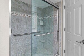 Shower, hair dryer, towels - Across the street from the beach! 2 bedroom,  2 bath condo (Sanibel Island)