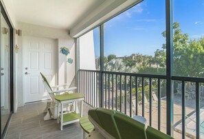 Property grounds - Across the street from the beach! 2 bedroom,  2 bath condo (Sanibel Island)