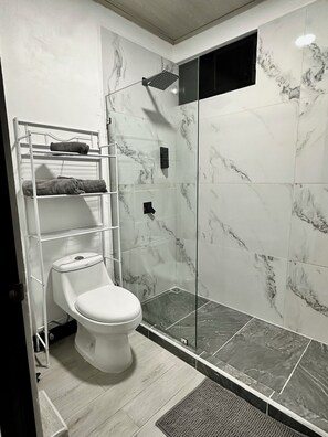 Towels, soap, toilet paper - En-suite Paraiso #3 
Soothing studio with AC in charming Parrita (Parrita)