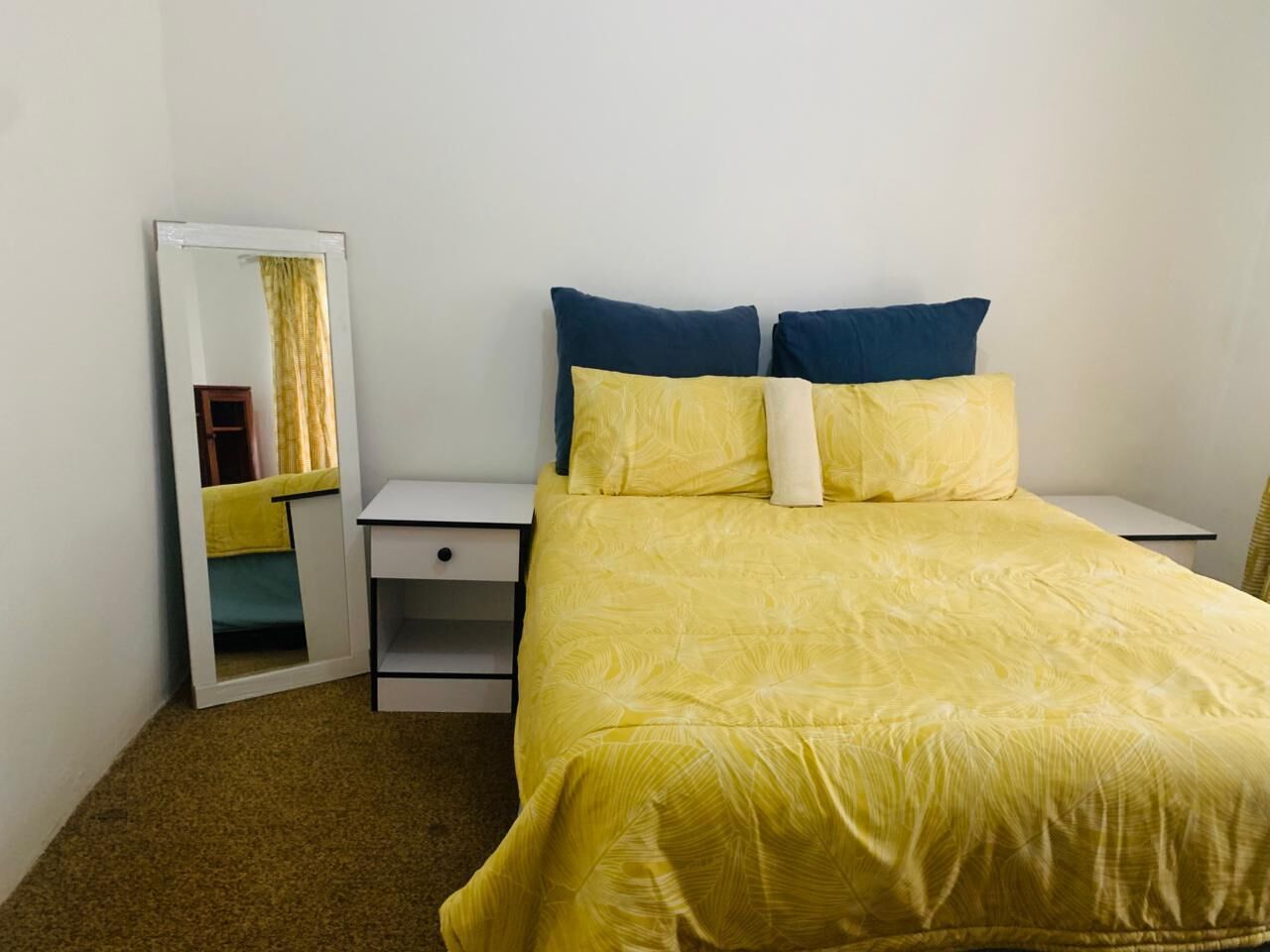 5 bedrooms, iron/ironing board, bed sheets