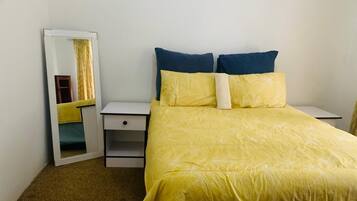 5 bedrooms, iron/ironing board, bed sheets