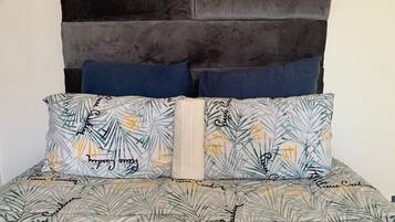 5 bedrooms, iron/ironing board, bed sheets