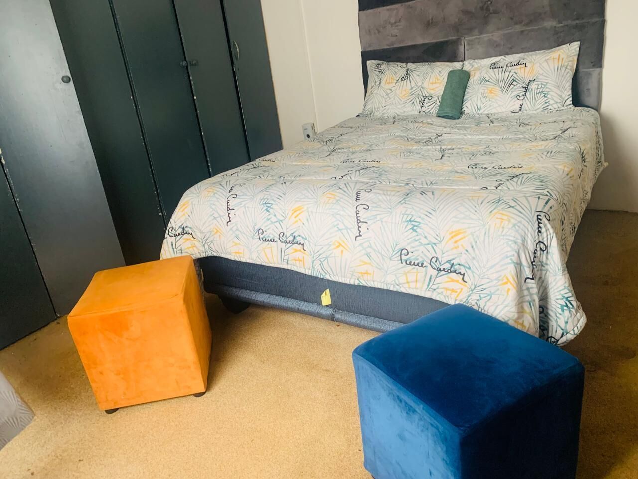 5 bedrooms, iron/ironing board, bed sheets