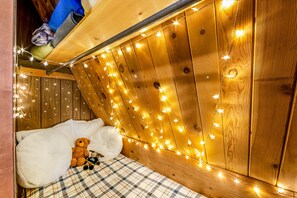 3 makuuhuonetta, silitysrauta/-lauta, ilmainen Wi-Fi, vuodevaatteet