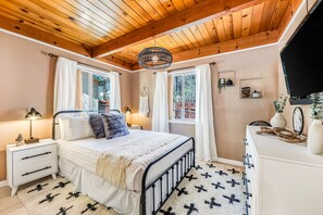 3 عدّة غرف نوم ومكواة/لوح كي وواي فاي مجانًا وملاءات أسرّة