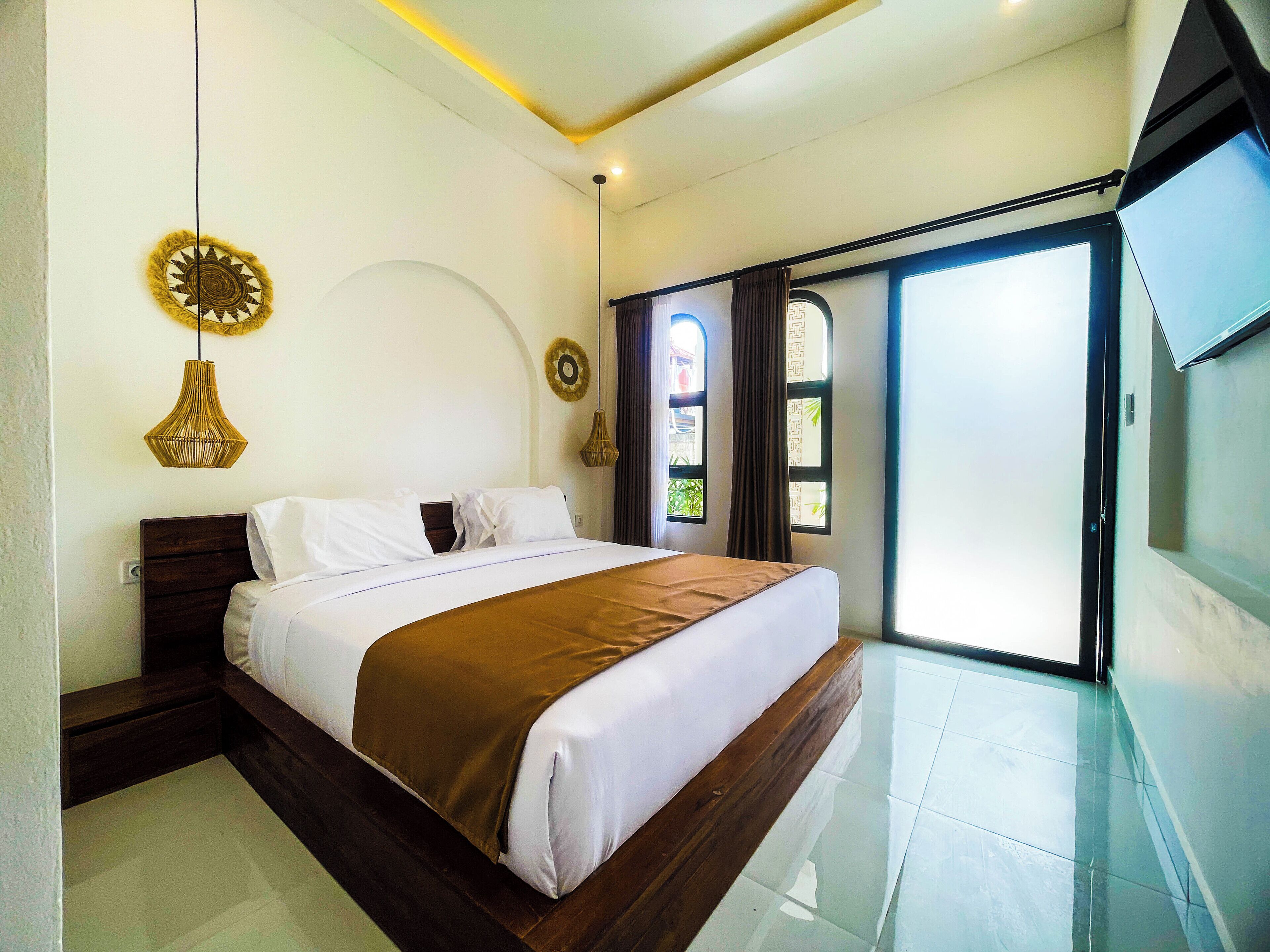 办公桌、免费 WiFi