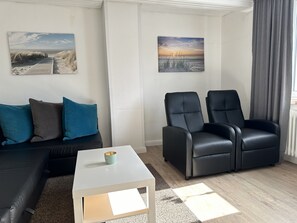 Living area - Apartment '4' with Two Bedrooms (Cuxhaven)