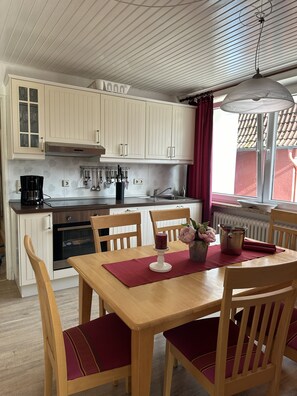 Private kitchen - Apartment '4' with Two Bedrooms (Cuxhaven)