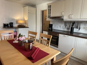 Private kitchen - Apartment '4' with Two Bedrooms (Cuxhaven)