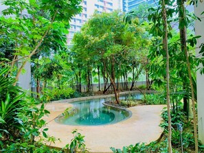 Departamento Premium, 3 habitaciones, vista a la ciudad | Vista al jardín