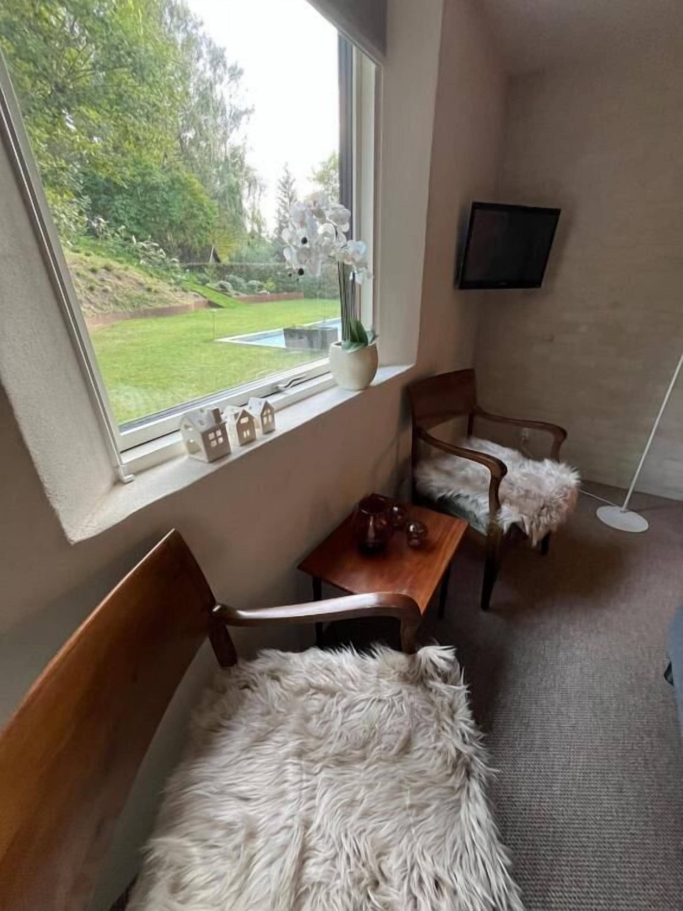 Comfort tweepersoonskamer, 1 queensize bed, toegang tot zwembad, uitzicht op tuin | Kamervoorziening