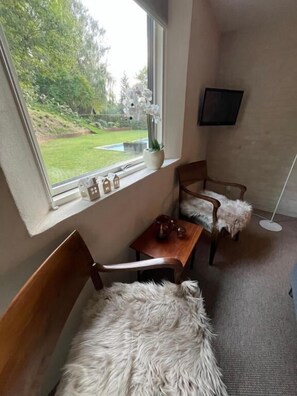 Comfort Double Room, 1 Queen Bed, Pool Access, Garden View | Room amenity - Winding B&B Silkeborg (Silkeborg)