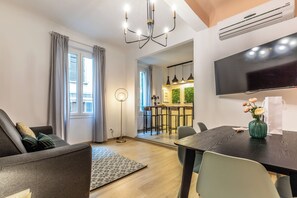 Apartemen | Area keluarga | Smart TV 70-cm dengan saluran TV digital