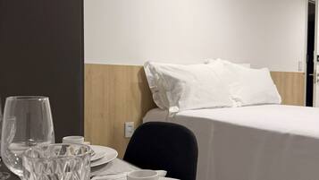 Basic Studio | Blackout drapes, iron/ironing board, free WiFi