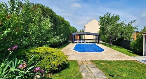 Nalan Johannisien, Maison piscine chauffée-Spa