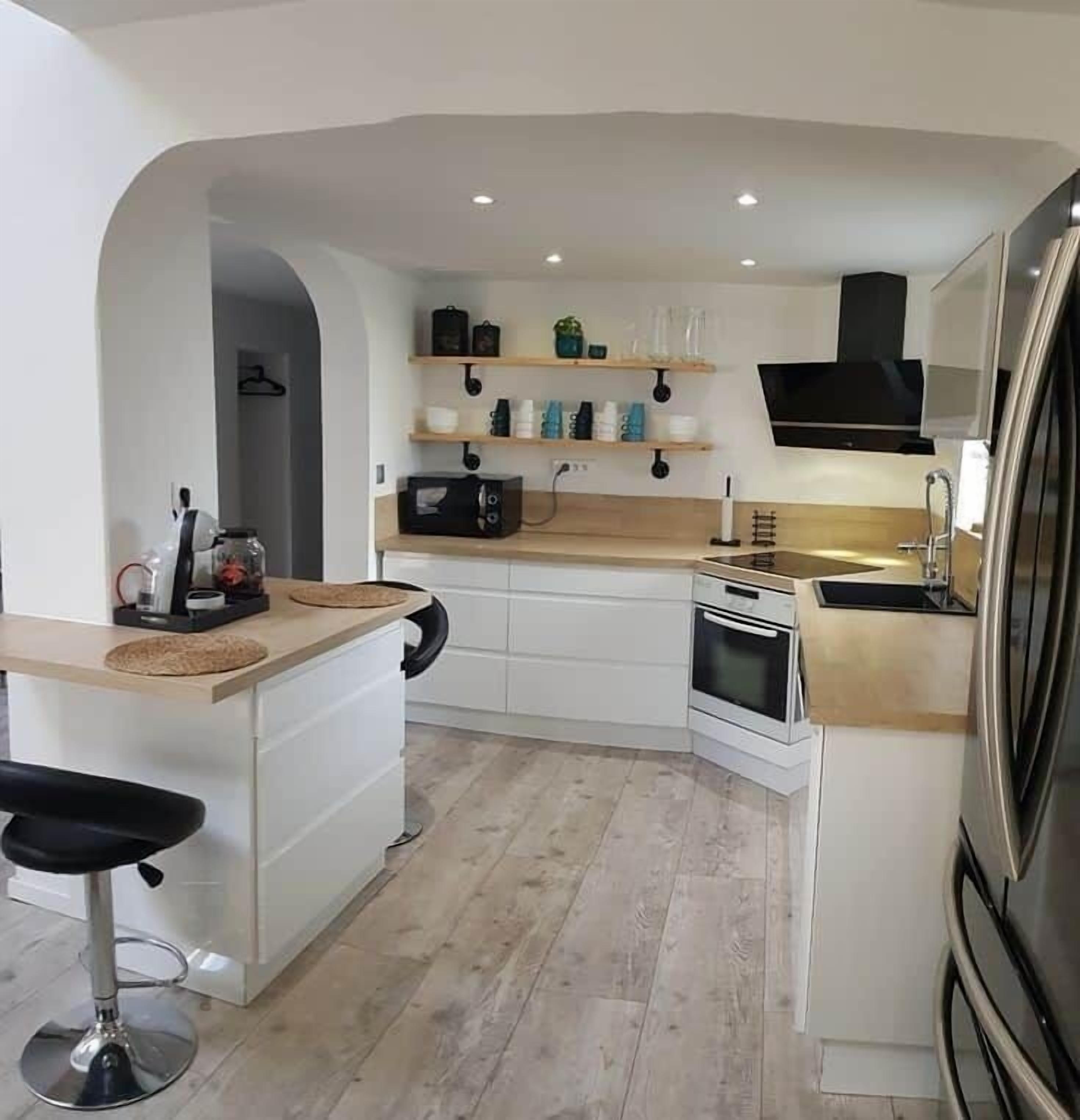 Kjøleskap og kokeplater