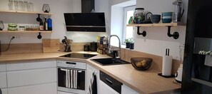 Frigorífic i placa de cuina 