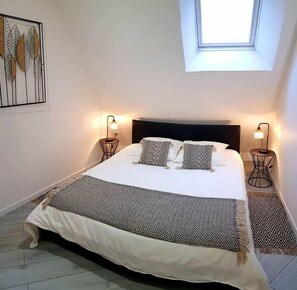 5 habitaciones, tabla de planchar con plancha, wifi y ropa de cama 