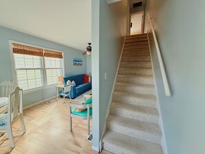 TV - NEW 5 BED BEACH HOUSE- steps away from beach - private parking - game room (Carolina Beach)