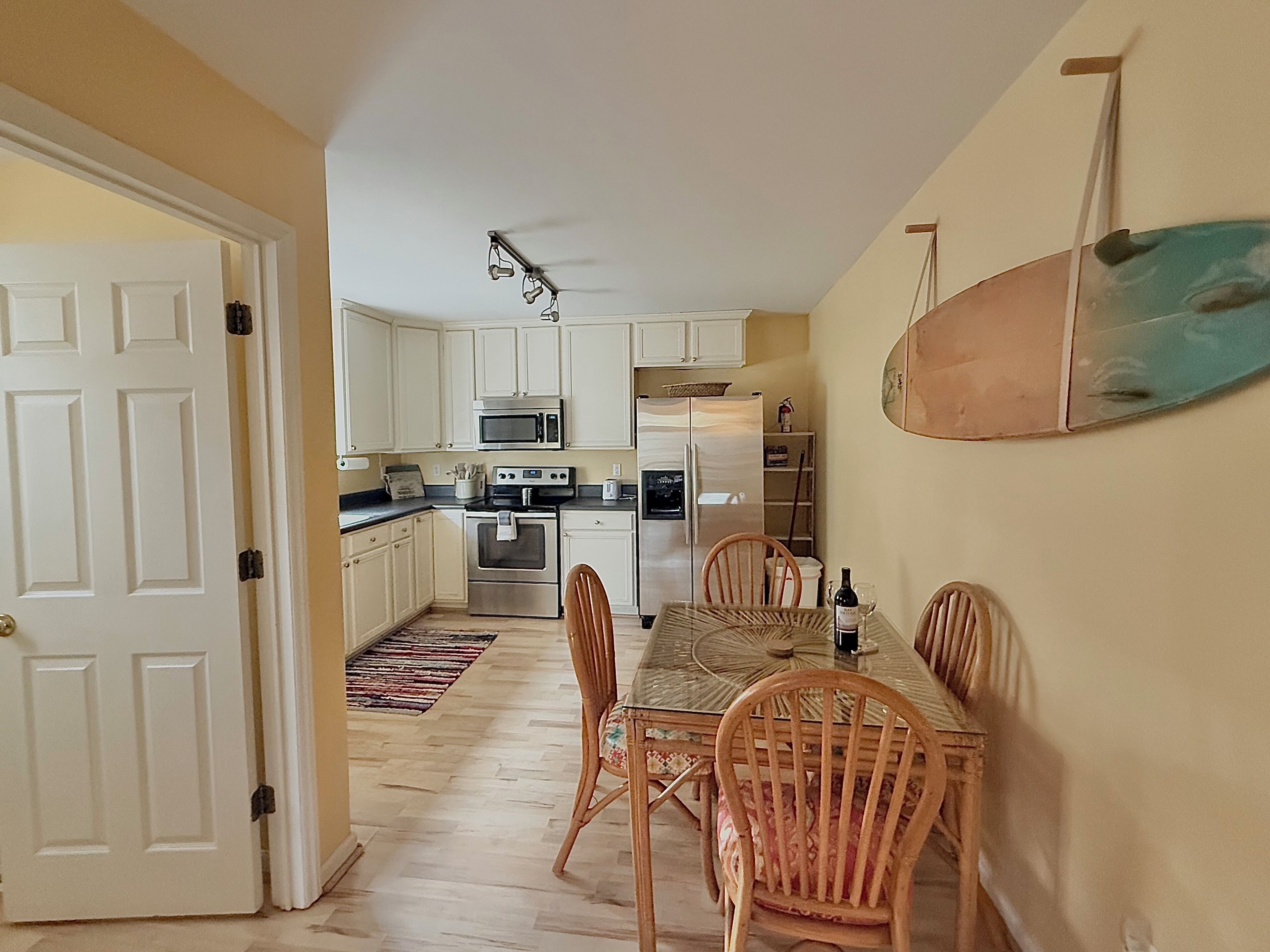 Microondas, horno, parrilla de estufa y lavavajillas 