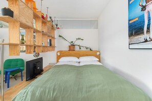 1 bedroom, iron/ironing board, travel cot, WiFi - Colorful Apartment in the Center | Balcony and Close to the Beach (Gdynia)