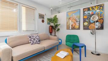 Televisión, oficina