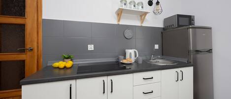 Fridge, microwave, stovetop, cookware/dishes/utensils