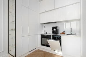 Køleskab, ovn, kogeplade, opvaskemaskine