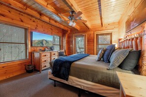 4 bedrooms, iron/ironing board, free WiFi, bed sheets - Spacious, Secluded Cabin near Nat’l Park • 4BR/4BA • Hot Tub • Pool Table (Sevierville)