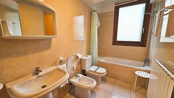 Basic-Apartment | Badezimmer | Handtücher