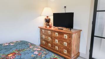 2 bedrooms, individually decorated, individually furnished, free WiFi