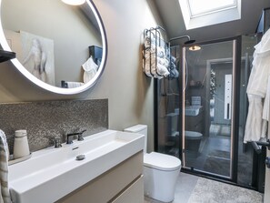 Shower - Scotia At The Brig (Annan)