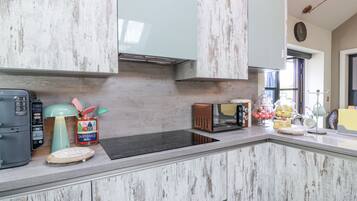 Cookware/dishes/utensils