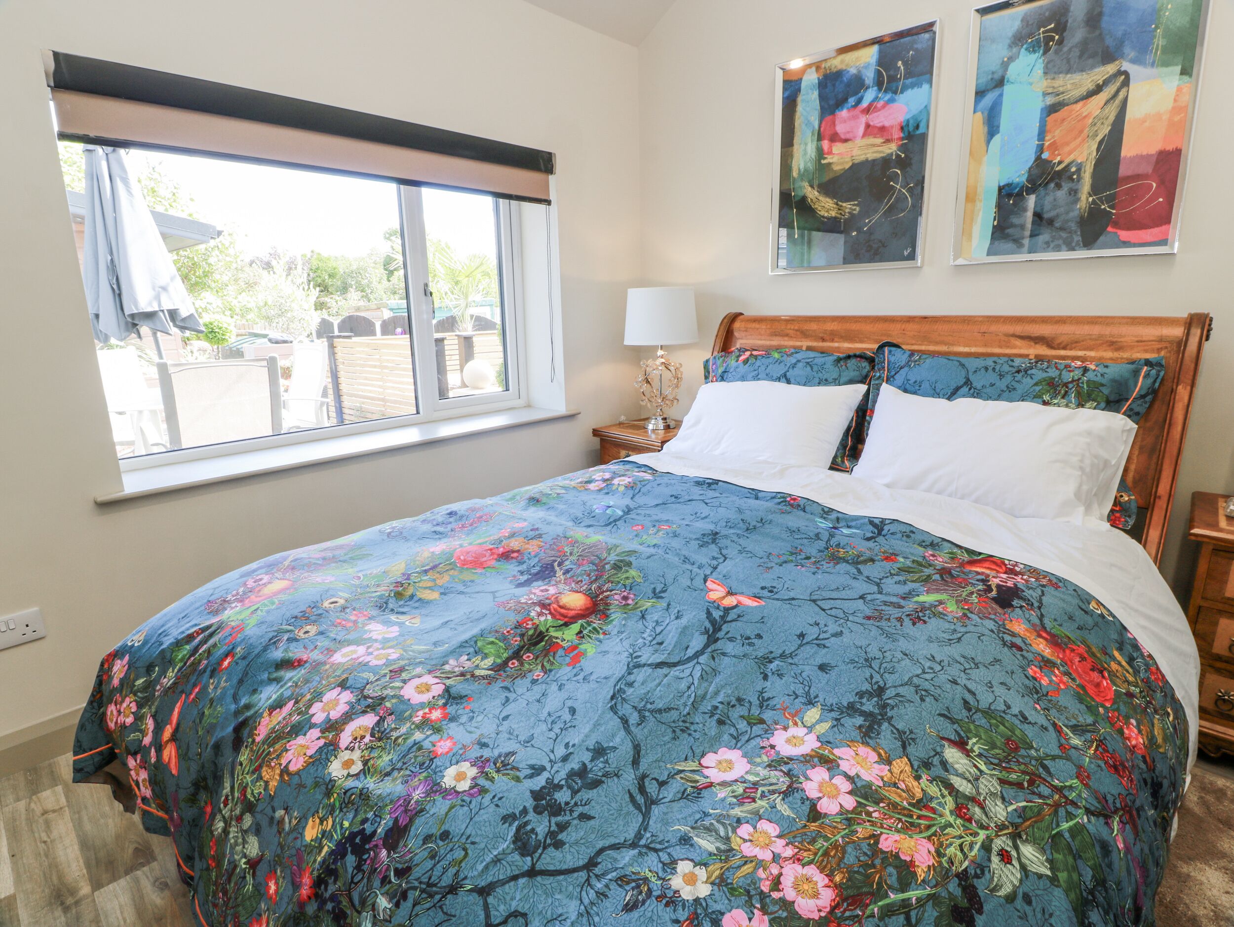 2 bedrooms, individually decorated, individually furnished, free WiFi