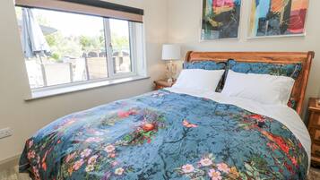 2 bedrooms, individually decorated, individually furnished, free WiFi