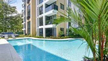 Appartement, 2 chambres, accessible aux personnes à mobilité réduite, balcon | Piscine | Piscine extérieure