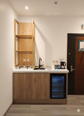 豪華套房 | 私人廚房 | 小冰箱、微波爐