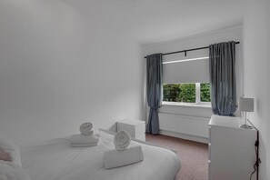 3 bedrooms, iron/ironing board, free WiFi, bed sheets - Pass the Keys | Seaside Sanctuary, Cullercoats – Walk to the Beach (North Shields)