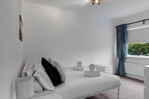 3 bedrooms, iron/ironing board, free WiFi, bed sheets - Pass the Keys | Seaside Sanctuary, Cullercoats – Walk to the Beach (North Shields)