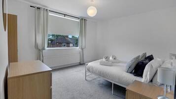 3 bedrooms, iron/ironing board, free WiFi, bed sheets