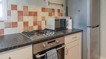 Kühlschrank, Mikrowelle, Ofen, Toaster