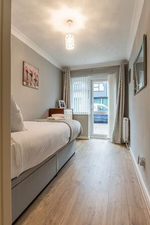 Bügeleisen/Bügelbrett, kostenloses WLAN, Bettwäsche