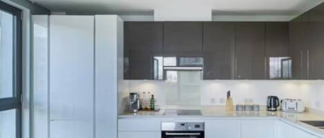 Kühlschrank, Ofen, Geschirrspüler, Toaster