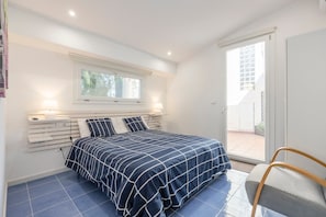 2 chambres, fer et planche à repasser, Wi-Fi, draps fournis